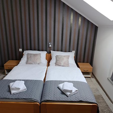 Guest House Toic Korenica Luaran gambar