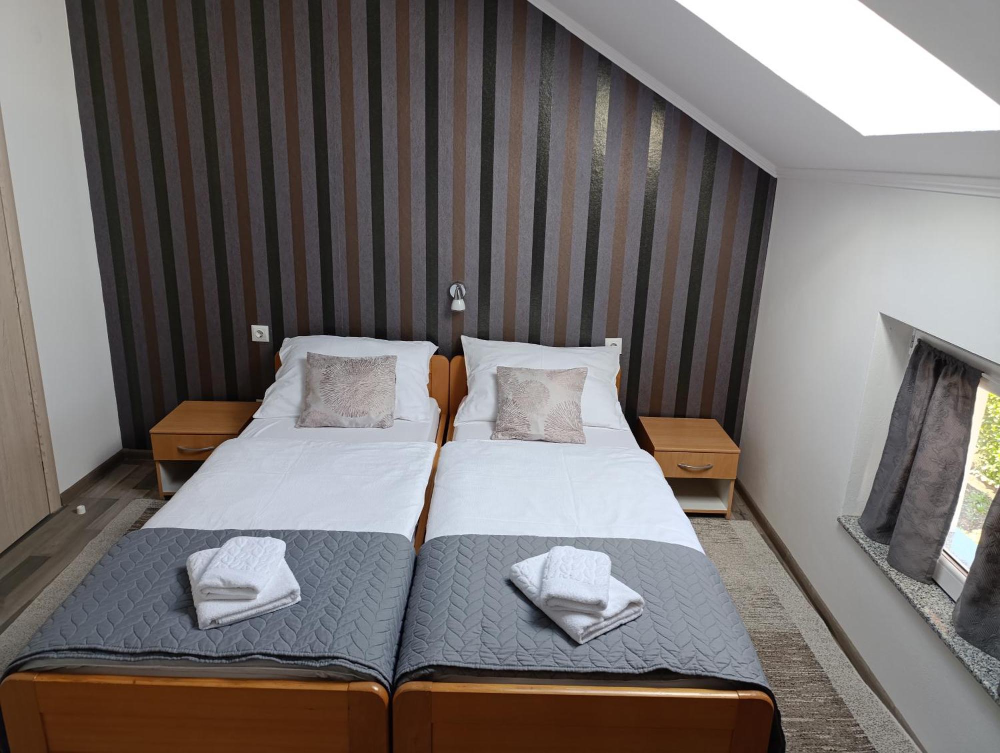 Guest House Toic Korenica Luaran gambar